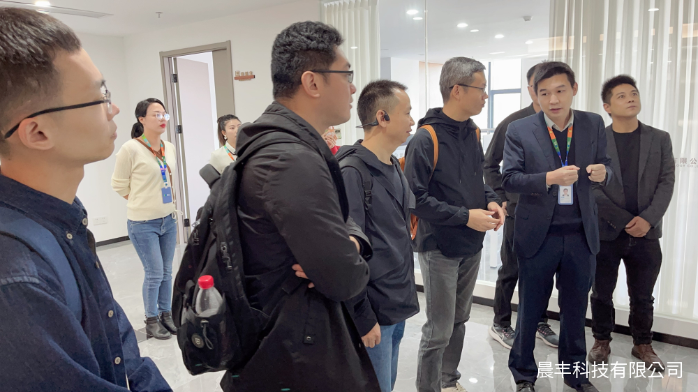 参观交流丨金牌厨柜领导莅临晨丰科技